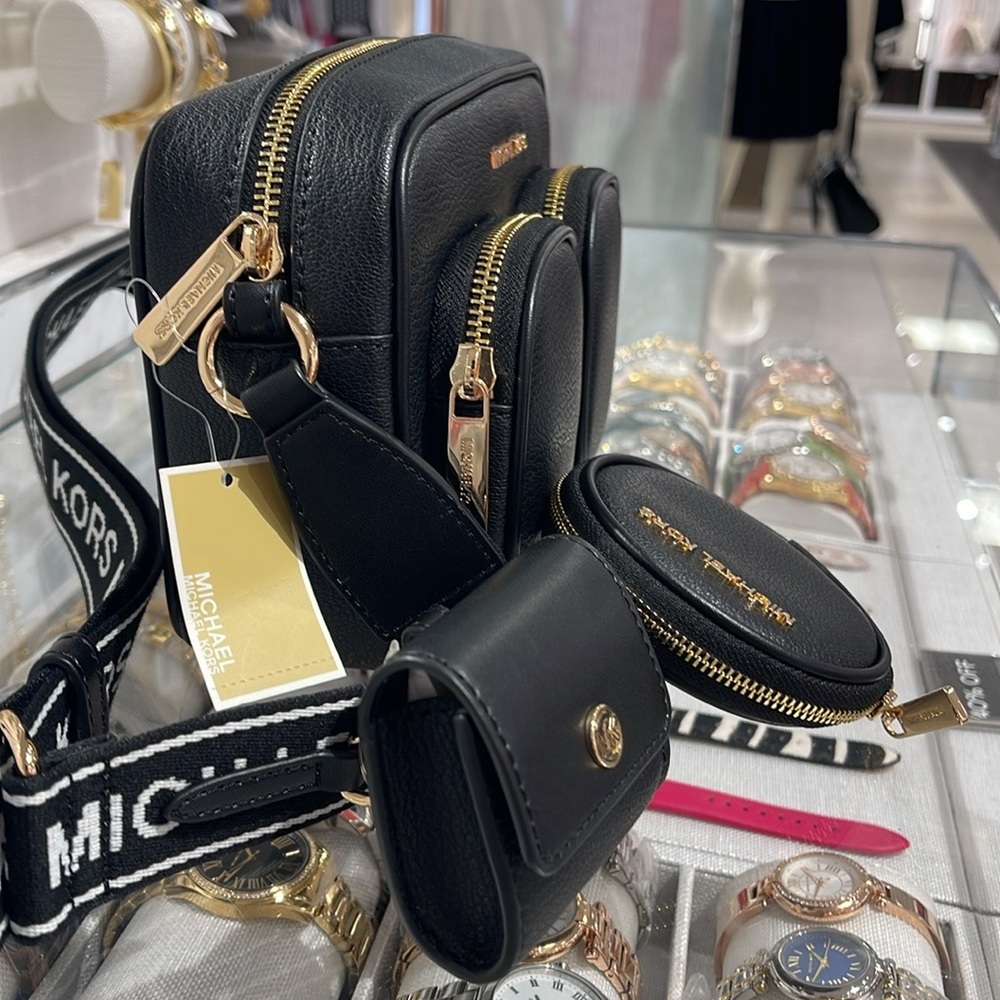 Michael Kors Jet Set Md Leather Crossbody Bag with Case Apple Airpods Pro®
Black - Picture 7 of 16